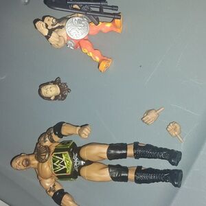 WWE THE ROCK AND SETH ROLLINS FIGURINE SET